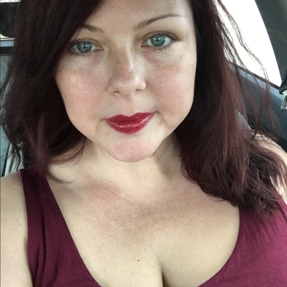 Poshmark profile picture for @estranged